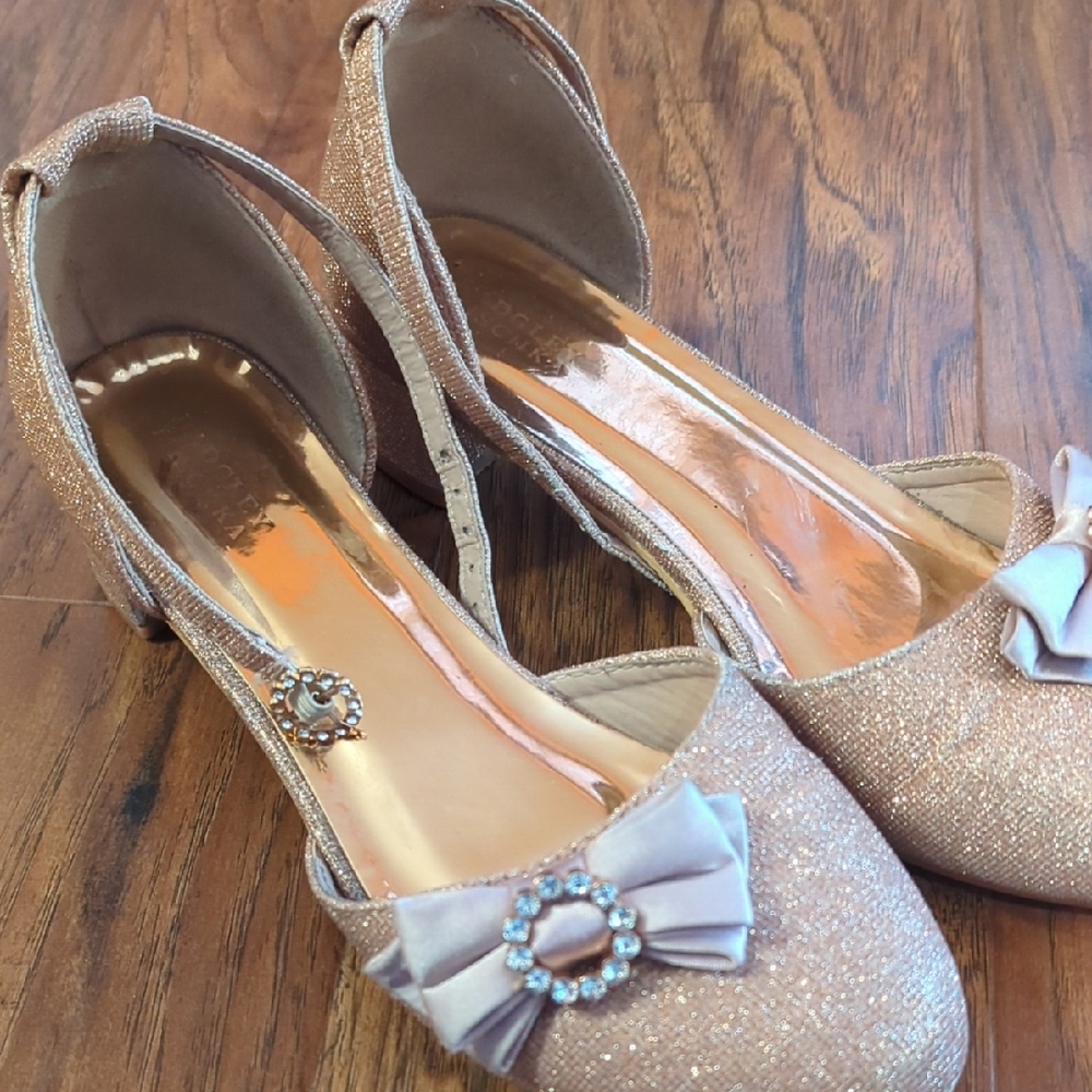 Elegant Glittery Girls' Shoes with Bow Accent